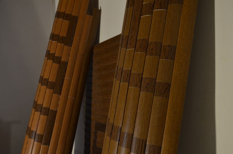 Lamas de aluminio pintadas símil madera y rellenas de poliuretano exapndido. 225 x 120 x 45 cm (aprox). 2019.