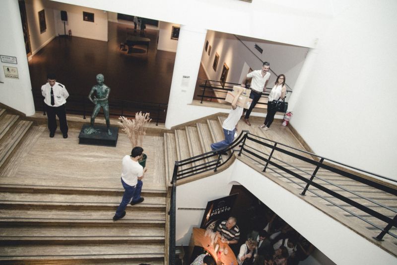 Lo que quedó de nuestro amor Performance. Museo Juan B. Castagnino. Premio Institucional FNA en el LXIX Salón Nacional de Rosario.