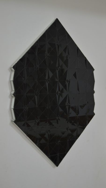 Vidrio pintado y espejo sobre madera. 92 x 62 cm. 2019