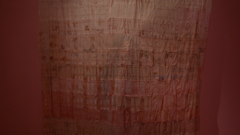 Papel tissue sumergido en tintas naturales - Virginia Chouhy - Medidas variables - 2019
