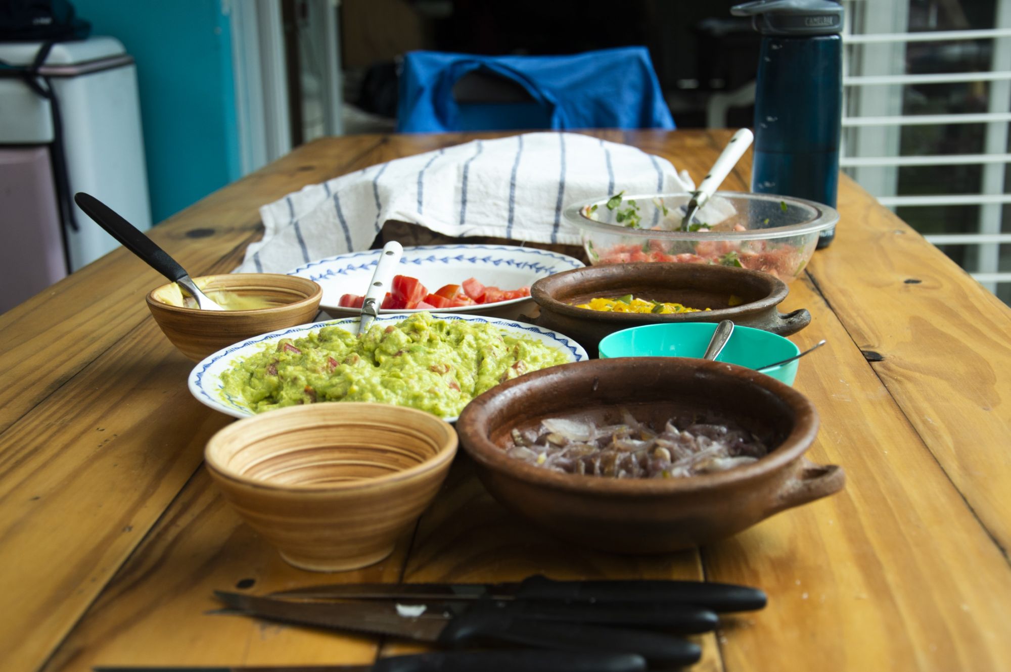 Actividad de cocina grupal durante encuentro de Eugenia Calvo.