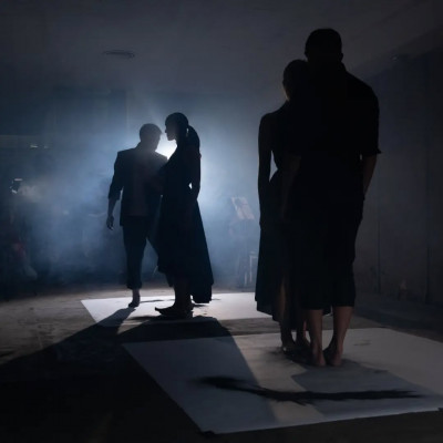 A Nuestros Pies | Danza y artes plásticas perfomáticas